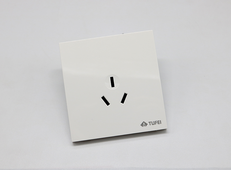 T3-三孔(16A)白色